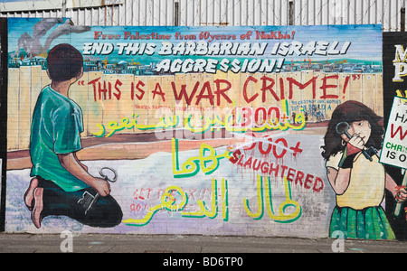 Mural on the International Wall in Divis Street, West Belfast, calling for a free Palestine. Stock Photo