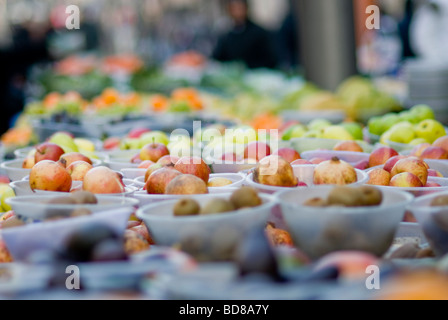 Apples and pears, fruit for sale in Walthamstow, East London market Stock Photo