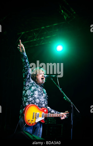 Guitarist Gary Moore performs on stage at the Vibes from the Vines festival in East Sussex, UK. Picture Jim Holden. Stock Photo