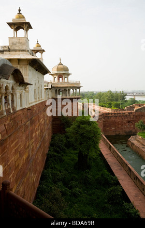 Looking toward Musamman / Muthamman Burj tower along fortified palace city walls of the Red Fort, Agra Fort, Agra. India. Stock Photo