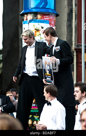 Festival Fringe performers in the Royal Mile Edinburgh Stock Photo
