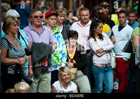Crowds watch street performers in the Royal Mile during the Edinburgh Fringe Festival August 2009 Stock Photo