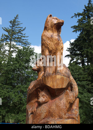 Chainsaw sculpture of wolves on the Main Street in Hope in British Columbia in Canada Stock Photo
