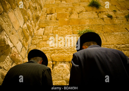 Two men praying at the wailing wall in Jerusalem Stock Photo