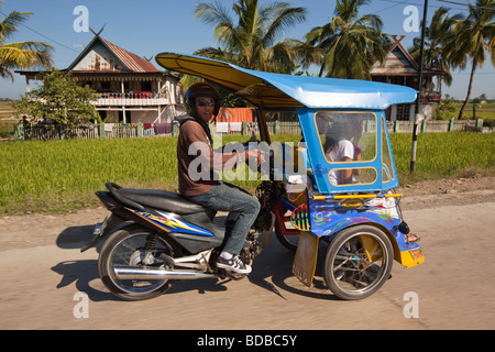 Indonesia Sulawesi Makassar Pangkajene passengers in benjor becak motor motorcycle rickshaw Stock Photo