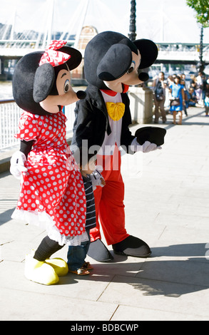 Lovely Minnie Mouse with her new face look striking a fabulous pose | Minnie  mouse, Minnie, Minnie christmas