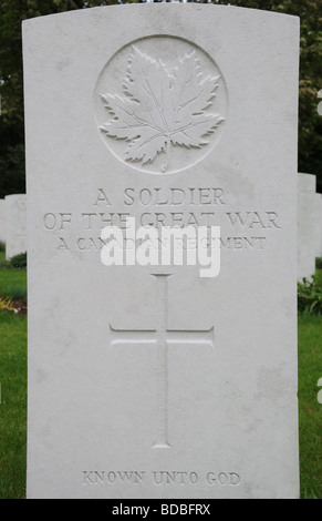 A first world war grave of an unknown canadian soldier Stock Photo
