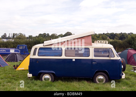 VW camper van glamping at Fairport s Cropredy Convention friendly music festive near Banbury Oxfordshire on south Oxford canal Stock Photo
