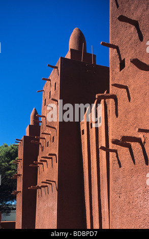 Red Mud Brick or Adobe Sudanese Mosque, Frejus, Var Département, Côte d'Azur, France Stock Photo
