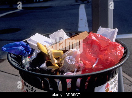 https://l450v.alamy.com/450v/bdbrgt/street-trash-in-trashcan-close-up-overflowing-garbage-bin-with-recyclable-bdbrgt.jpg