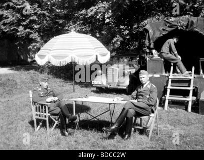 events, Second World War / WWII, German Wehrmacht, Luftwaffe soldiers relaxing, circa 1940, Stock Photo