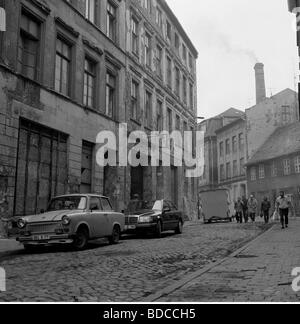 geography / travel, Germany, GDR, dilapidated houses in the centre of Schwerin, early December 1989, Stock Photo