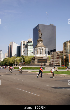 Bicyclists on Paseo de la Reforma, Mexico City Stock Photo - Alamy