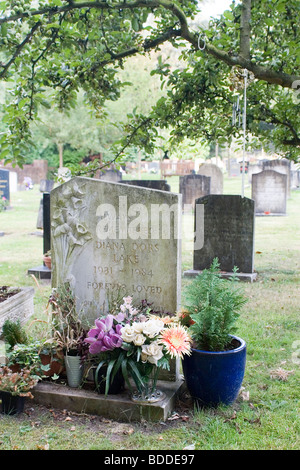 Diana Dors grave in Sunningdale Catholic Cemetery Stock Photo - Alamy