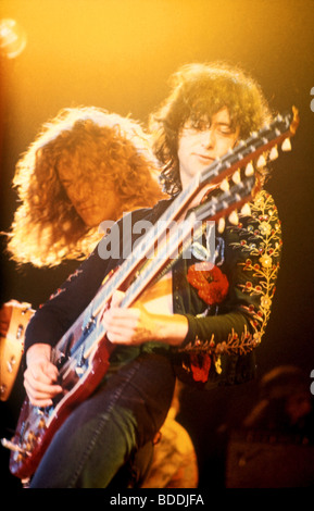LED ZEPPELIN -  about 1975 with Jimmy Page at right and Robert Plant Stock Photo