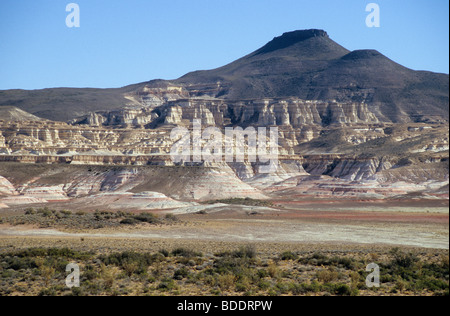 A brittle, layered clay escarpment in the desert of Santa Cruz province, Argentina. 70 km's south of Pico Truncado. Stock Photo