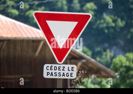 french-give-way-road-sign-cedez-le-passage-stock-photo-alamy