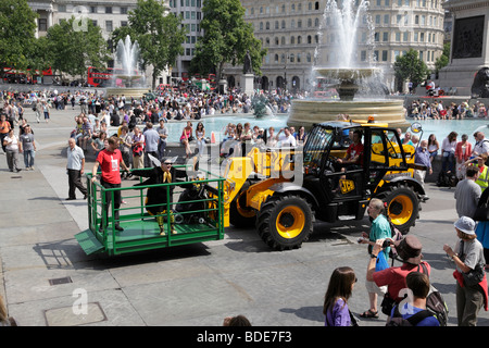 swopping over people on the fourth plinth part of antony gormley one & other trafalgar square london uk Stock Photo