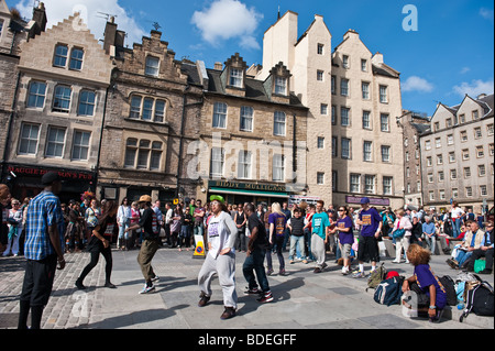 Fringe Dance Company in the Grassmarket in Edinburgh performing in the street during the Edinburgh Fringe Festival 2009 Stock Photo