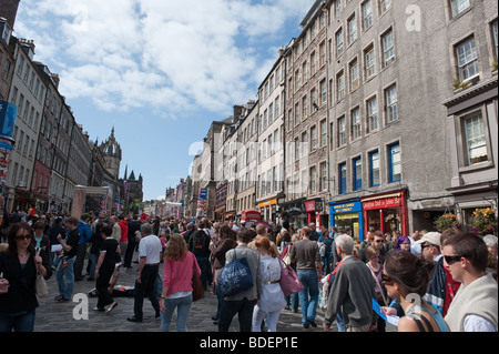 Crowds in the Royal Mile, Edinburgh during the Fringe Festival, August 2009 Stock Photo