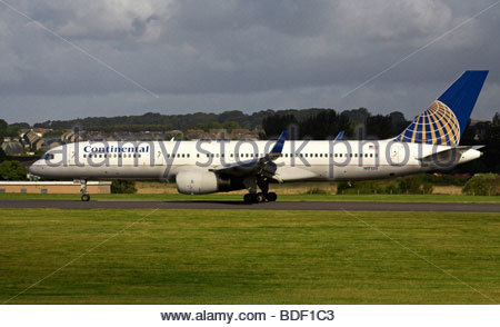 Continental Airlines Boeing 757 jet taxiing at airport Stock Photo