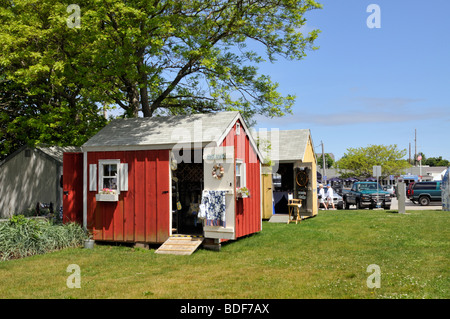 Artist shacks or shanties on Hyannis Harbor, Cape Cod for selling their arts and crafts in summer Stock Photo