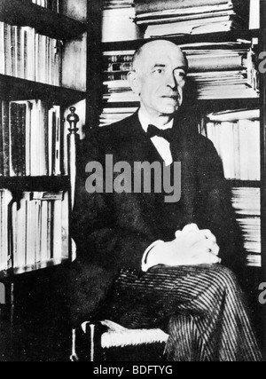 MANUEL de FALLA (1876-1946) Spanish composer about 1920 Stock Photo - Alamy