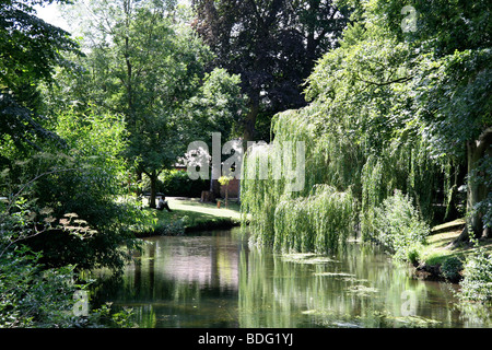 The river lea flowing through the grounds of Hertford Castle Stock Photo