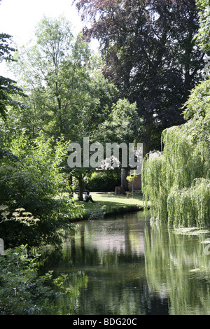 The river lea flowing through the grounds of Hertford Castle Stock Photo