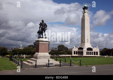 Pic by Mark Passmore.. 20/08/2009. Statue of Sir Francis Drake, which is situated on Plymouth's historic Hoe. Stock Photo