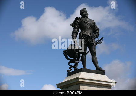 Pic by Mark Passmore.. 20/08/2009. Statue of Sir Francis Drake, which is situated on Plymouth's historic Hoe. Stock Photo