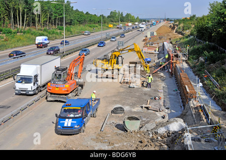 M25 motorway widening project with contra flow traffic management to create working space Stock Photo