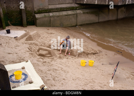 Sand sculptor busking on the Thames south bank Stock Photo