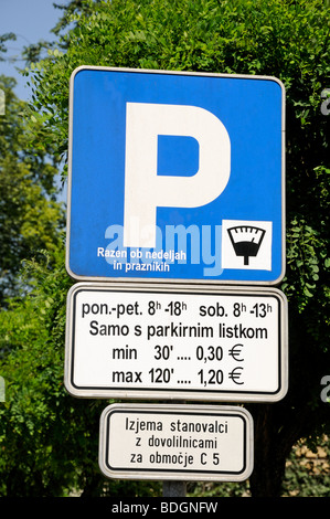 Parking 8am to 6pm hi res stock photography and images Alamy