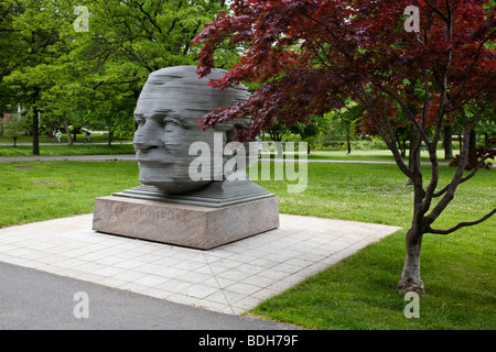 Statue of ARTHUR FIEDLER the conductor of the Boston Pops orchestra in CHARLES RIVER PARK - BOSTON, MASSACHUSETTS Stock Photo