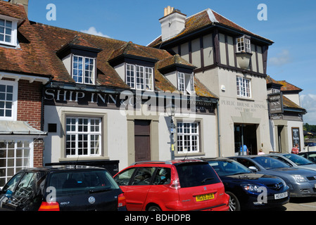 The Ship Inn public house on Lymington Quay, Lymington, Hampshire, England, UK Stock Photo