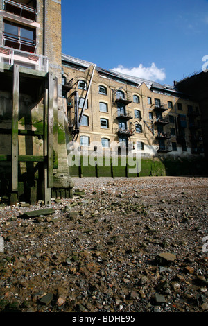 River Thames foreshore at New Jubillee Wharf, Wapping, London, UK Stock Photo