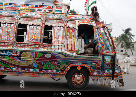 Decorated Bus Karachi Pakistan Stock Photo - Alamy