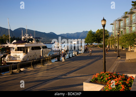 Walkway along the waterfront, Vancouver, British Columbia, Canada. Stock Photo