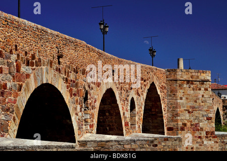 Spain, St. James Way: Medieval bridge of Paso Honroso in Hospital de Orbigo Stock Photo