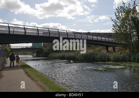 New Meath Bridge over Regents Canal 'Mile End Park' ' London Borough of Tower Hamlets' Tower Hamlets London GB UK green space Stock Photo