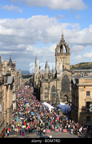 Edinburgh festival fringe crowds along the Royal Mile 2009 Stock Photo