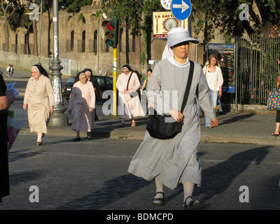 nuns at corpus domini procession in rome, june 2009 Stock Photo