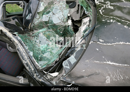 Smashed windscreen in volkswagen polo car Stock Photo - Alamy