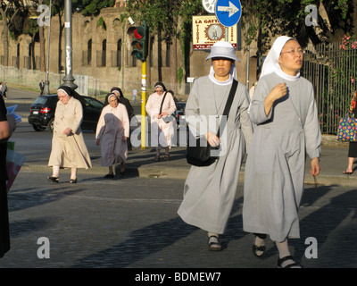 nuns at corpus domini procession in rome, june 2009 Stock Photo