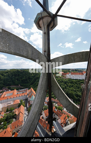 Landshut, Stifts- und Pfarrkirche St. Martin, Turm, oberer Fialenkranz, Blick auf die Burg Stock Photo