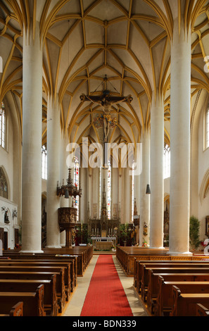 Stadtpfarrkirche St. Johannes der Täufer und St. Johannes der Evangelist, Mittelschiff, Blick nach Osten Stock Photo