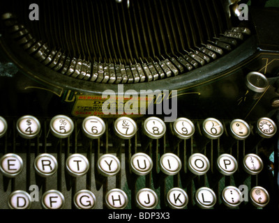 Old-fashioned typewriter Stock Photo - Alamy