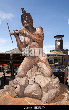 UK, Gloucestershire, Forest of Dean, Cinderford Anthony Duforts Freeminer statue of miner Dave Harvey Stock Photo