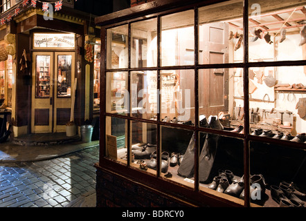 UK, England, Salford, City Museum and Art Gallery, Lark Hill Place, recreated street cobblers shop window Stock Photo